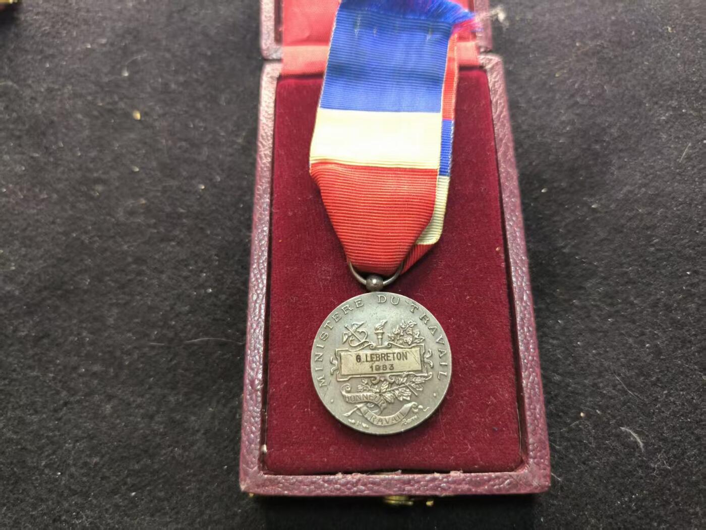 （450件拍品！制服徽章盛宴）罗岚⭐爱藏⭐年前甄选大拍场-店主清仓处理-分享拍场额外现金红包（实体经营） 法兰西第四共和国劳工部银级奖章带盒 银质 银价大涨！