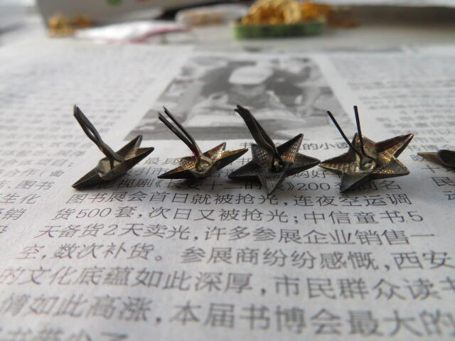 55校尉官、战士通用领章铜质星星6个（別脚完好）