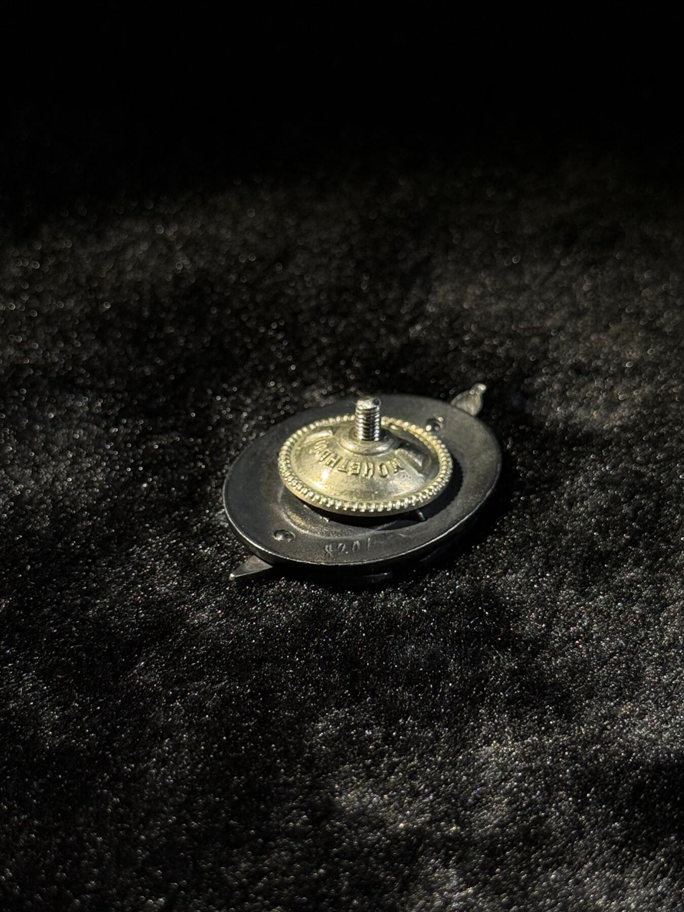 欢庆春节！戎马世界章牌大赏第111期春节大拍 苏联内务部荣誉成员证章，银制