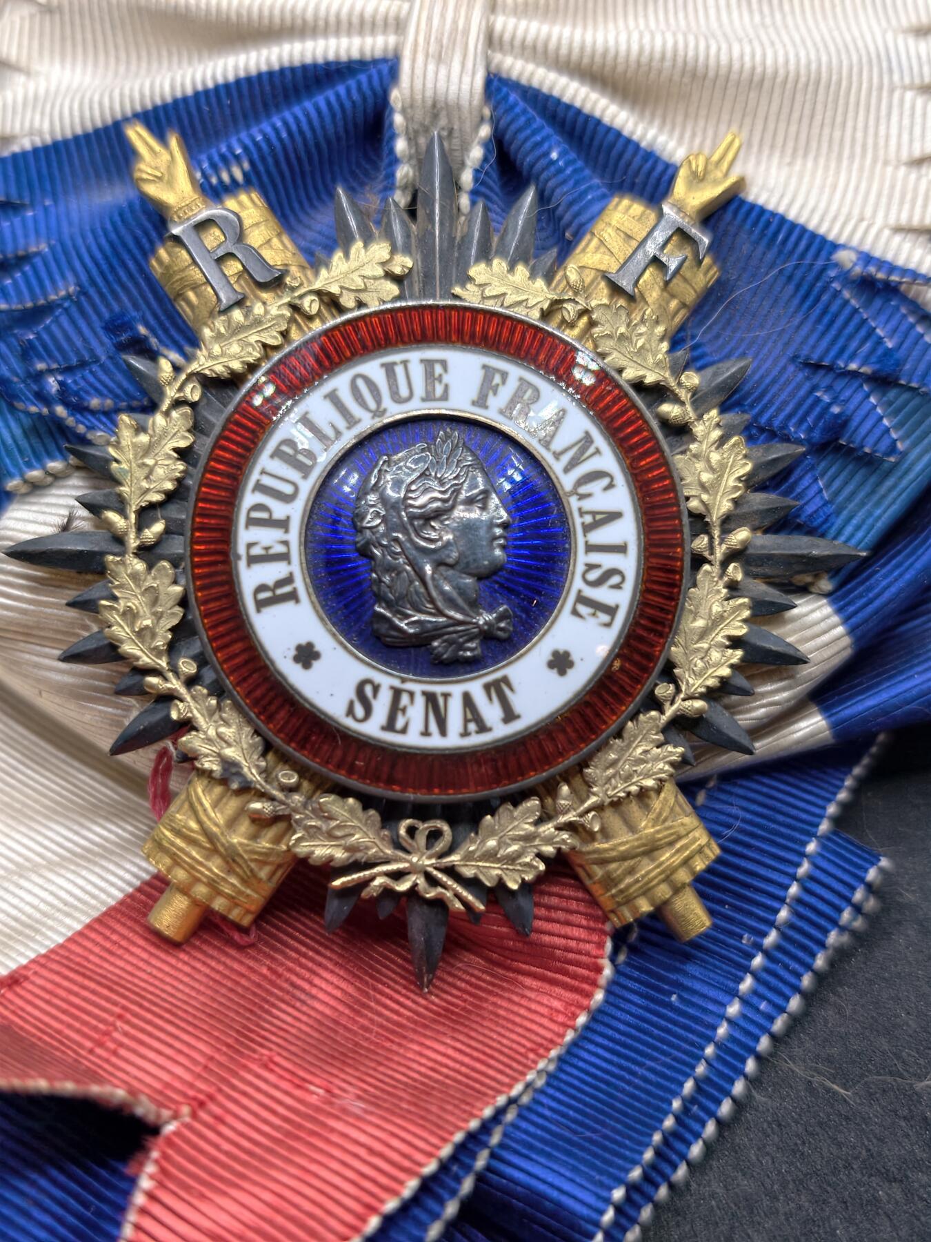 凯旋世界勋赏（第22期新年大拍）（欢迎送拍）（对拍品有疑问请询问客服，不接受到手刀，出价默认拍品品相。请认真阅读拍卖规则！出价默认已认可！）（收到货请录制开箱视频，无视频概不处理问题。） 法国大绶带议会证章美品