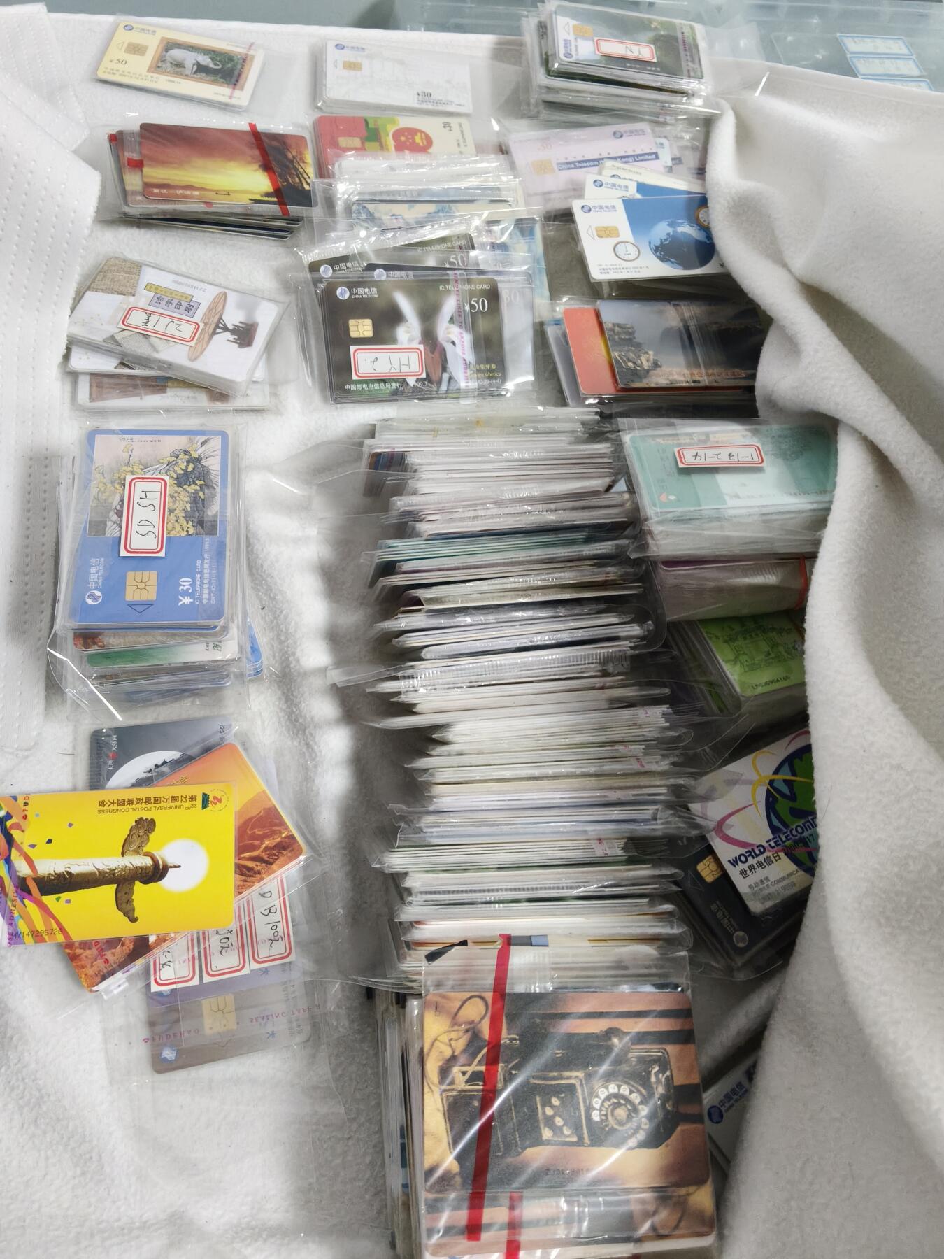 易卡拍卖第76期 代友收全国通用IC卡。成套的按面值3折收，不成套的按面值的2.7折收。（无有效期新卡，不限品种，不限数量。）其它的IC品种同步收，具体的看品种论价格。有需要卖出的联系我：13961771231。    