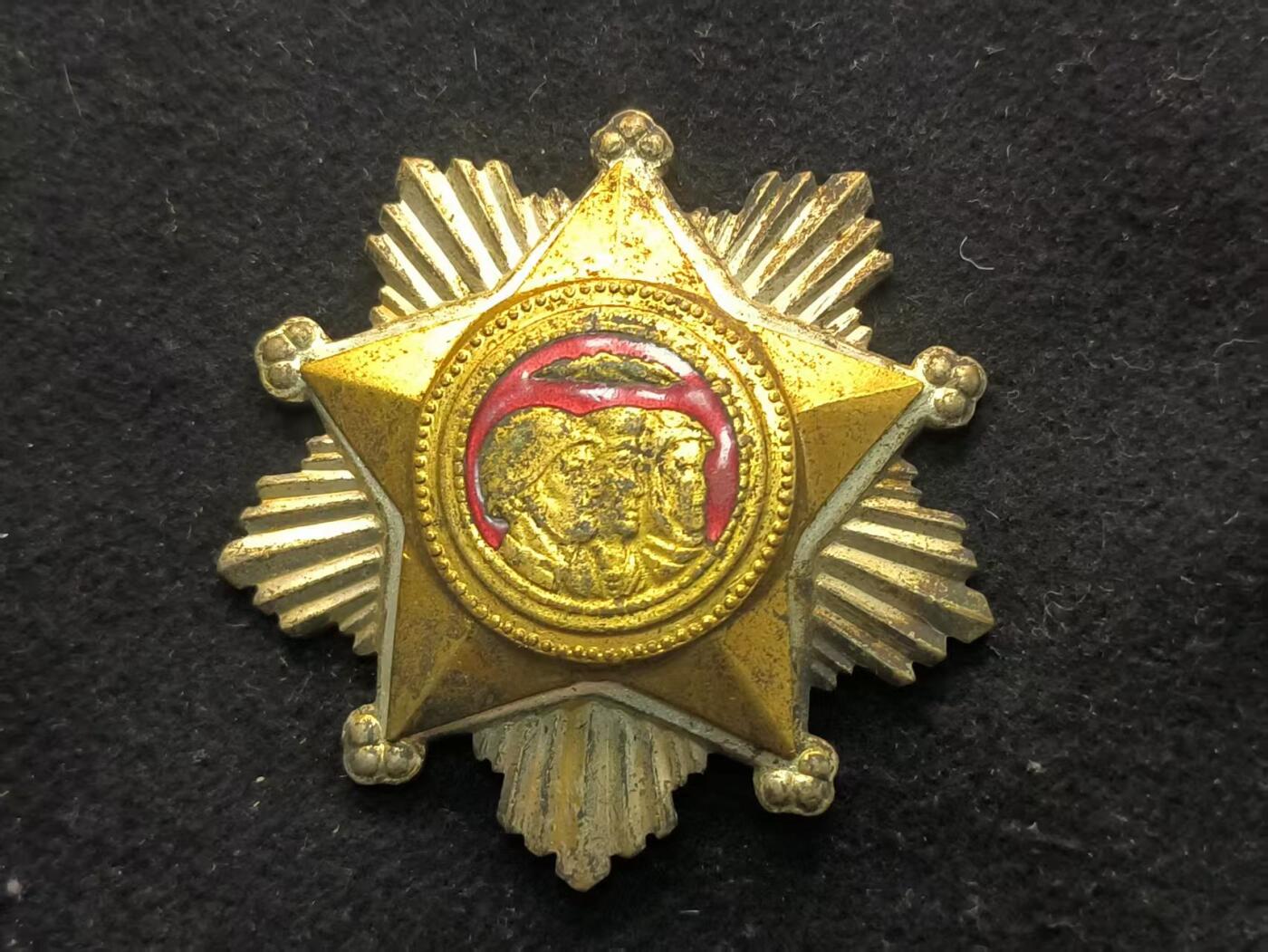 （450件拍品！制服徽章盛宴）罗岚⭐爱藏⭐年前甄选大拍场-店主清仓处理-分享拍场额外现金红包（实体经营） 朝鲜人民民主主义共和国 二级军事服役勋章 好品早期凹版