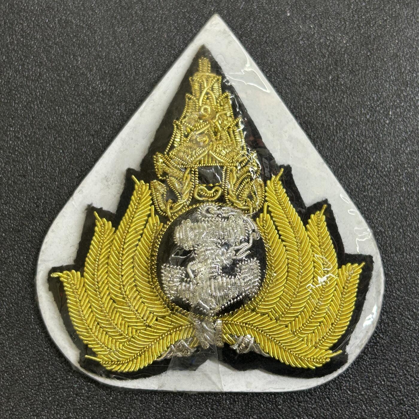 西秦中古拍卖第七十七期 2026马年新春专场 本场拍品年初九发出 泰国皇家海军早期海军将官刺绣大帽徽 库存未使用 带原包装