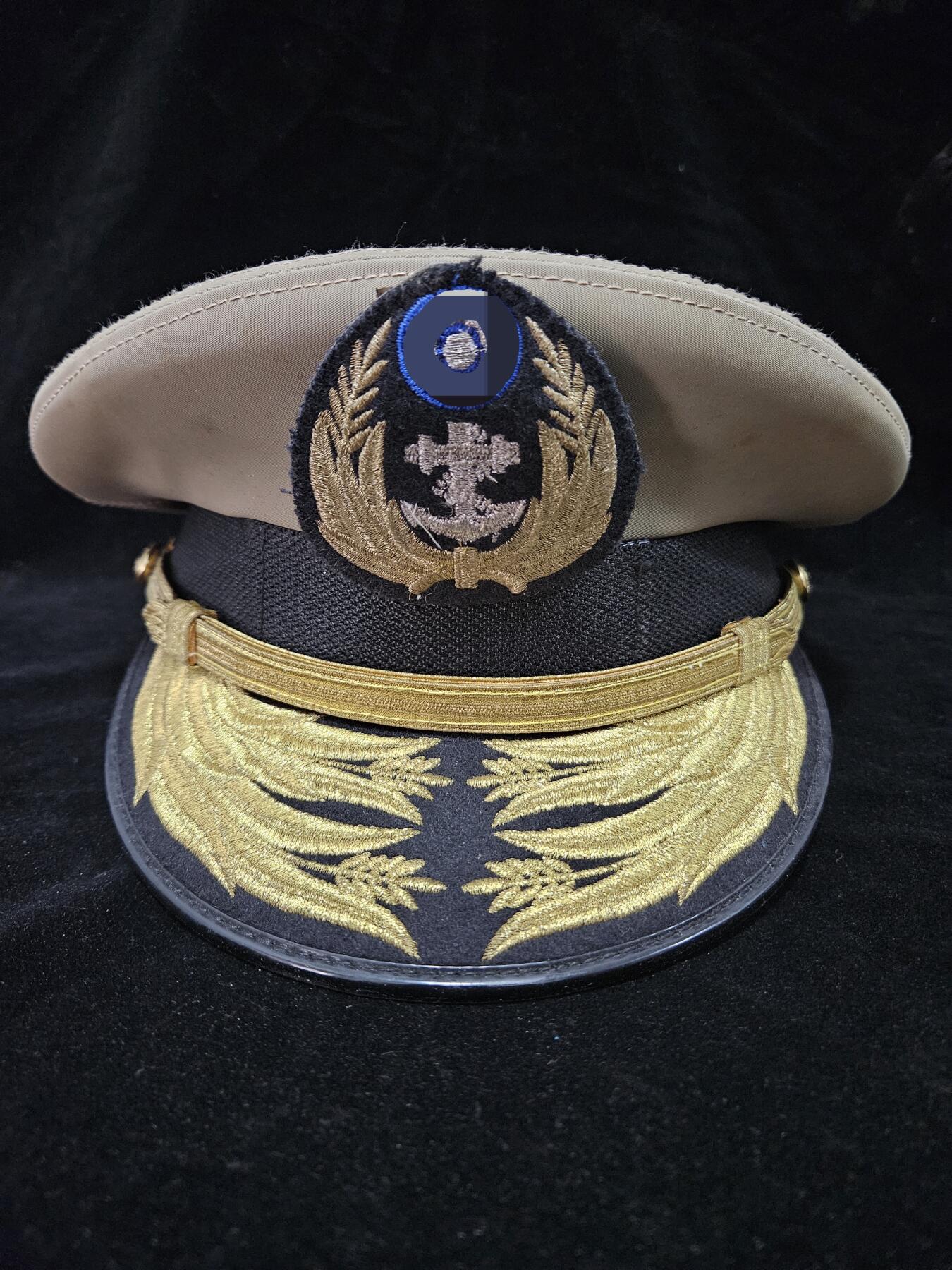 0元起拍勋章 第334期 咸鱼国勋章拍卖专场 2月15日（周日）下午6：00开始 民国海军卡其色将官大檐帽 56cm 海軍福山軍艦、遼陽軍艦艦長、國家安全會議第一組組長 少將官本鯤