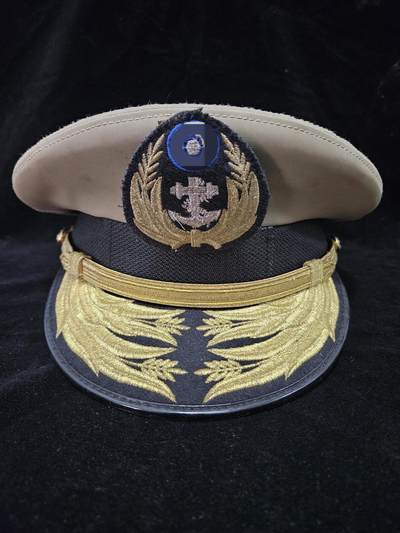 0元起拍勋章 第334期 咸鱼国勋章拍卖专场 2月15日（周日）下午6：00开始 - 民国海军卡其色将官大檐帽 56cm 海軍福山軍艦、遼陽軍艦艦長、國家安全會議第一組組長 少將官本鯤