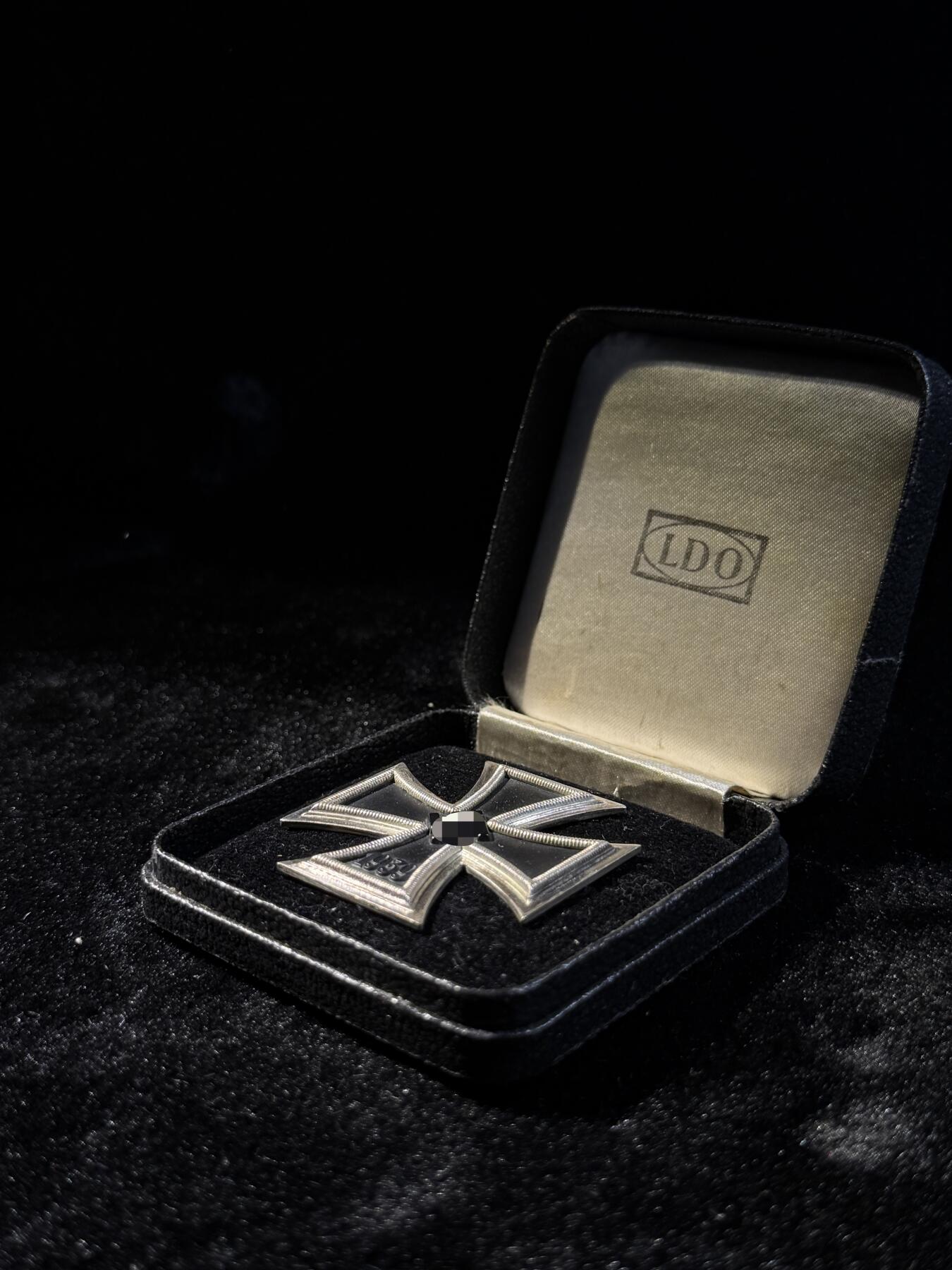 欢庆春节！戎马世界章牌大赏第111期春节大拍 德国二战一级铁十字勋章，L11厂标，带LDO盒