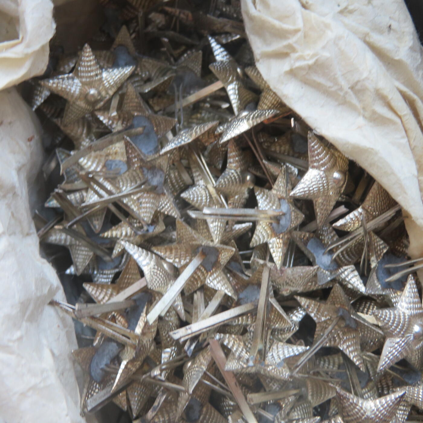 库存品55校官肩章星星（20mm铜质镀银），1000元一个