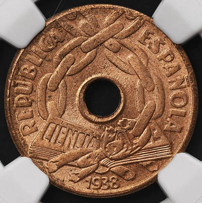 修遠堂世界钱币第105期，马年首拍 - NGC MS65RD 1938年西班牙中孔25分铜币，满铜光