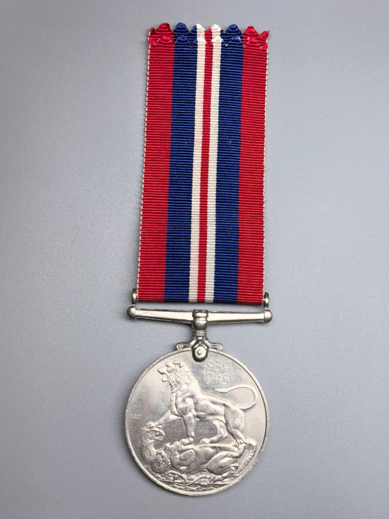 小驴勋章奖章收藏2月22日周日晚六点拍卖（珍爱和平，收藏战争，铭记历史，勿忘国耻，忠党爱国。有偿代拍，送拍规则在简介最后，参拍须阅读规则后再参拍，关系到运费包装发货时效真假辨别等关键信息，拍卖时不再发原图，看大图店主微信码在拍卖店铺介绍里） 英国1939-1945战争奖章