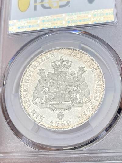 万国钱币拍卖第061期（马年首拍） PCGS MS62 1859年德国安哈尔特-贝恩堡疯王卡尔双熊纹章流通1泰勒 仅单年发行 PCGS亚军分难度极大的罕见品种 轻微镜面背面全毛双熊盾徽观感极佳的顶级收藏品质