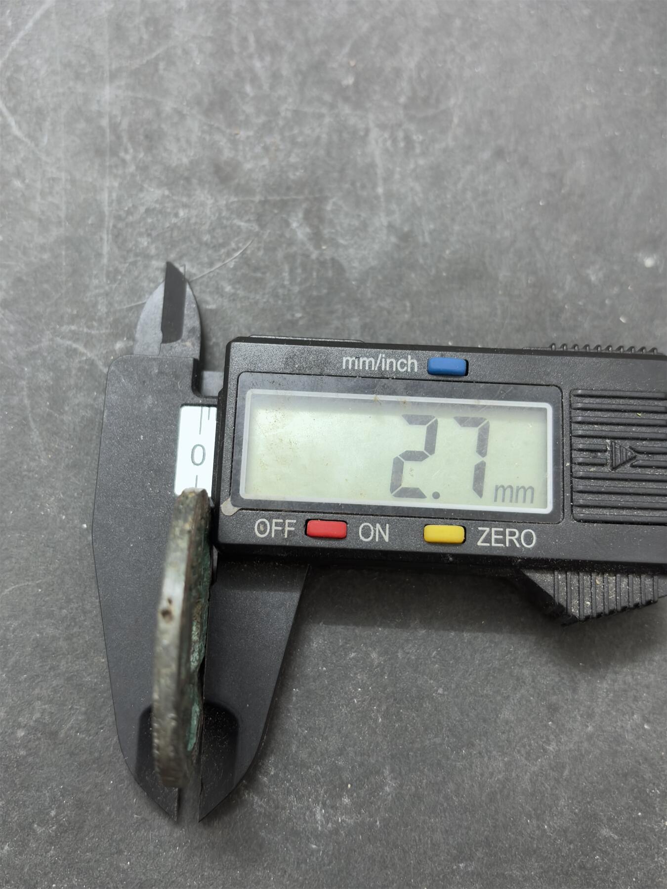 【金马踏春，泉马奔腾】2026 年新年贺岁场，（定于年初五接财神截拍）祝各位老板马到成功，马上有钱，愿岁岁平安喜乐顺遂 唐代李肃宗李亨乾元重宝背重轮，历史货币上第一枚重宝，直径 34.4 厚度 2.7 重 12.8 克，筒子开，滴水未下，原状态美锈