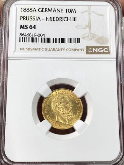 万国钱币拍卖第061期（马年首拍） - NGC MS64 1888年德国普鲁士三皇之年腓特烈三世短翅流通10马克金币 帝国金马克中必不可少的一枚标志性金货 丝绸黄金转光 3.98g 900金