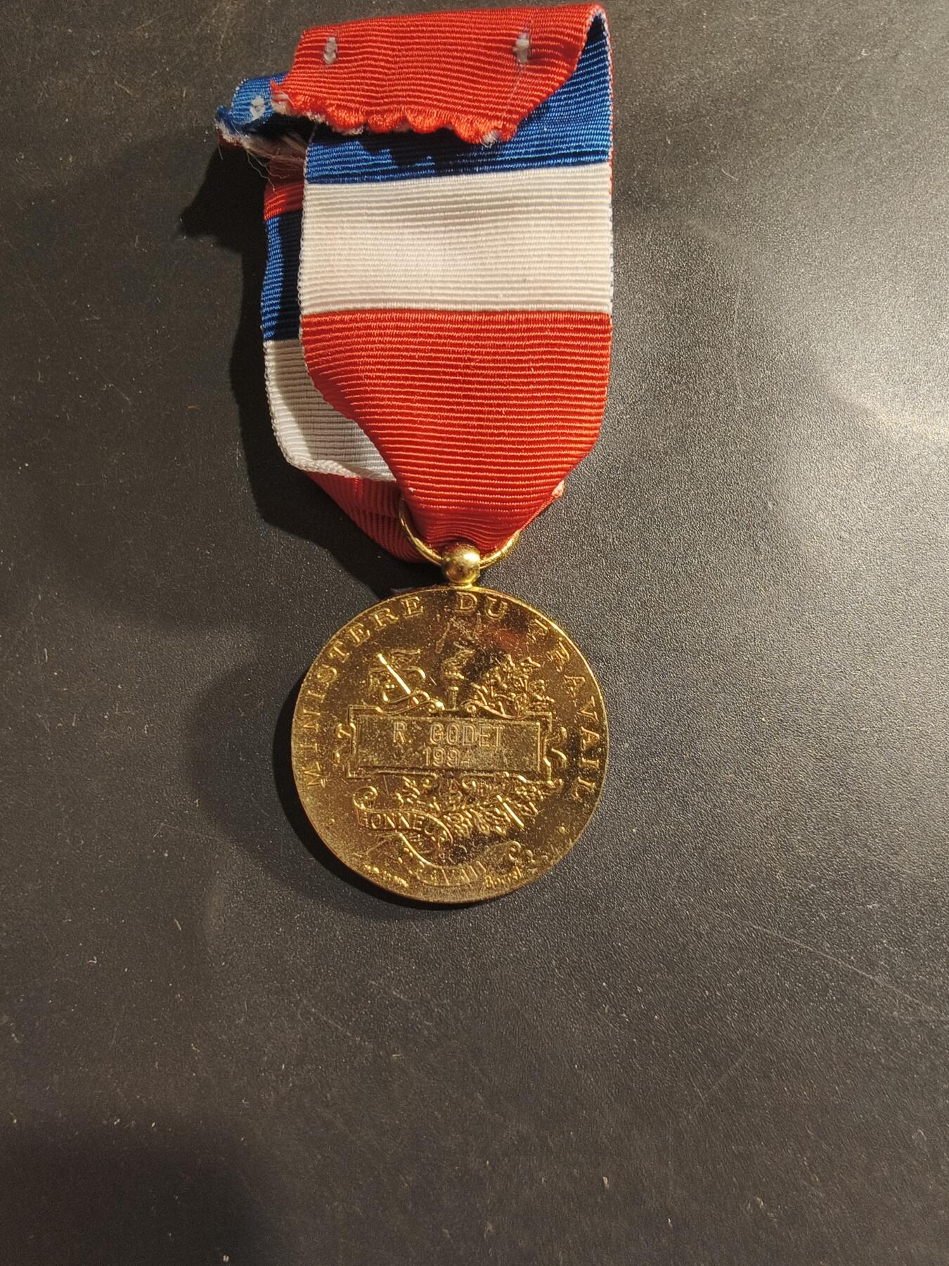 老王徽章第182期 法国金级劳工奖章    1994年实发   925银镀金   13.5g