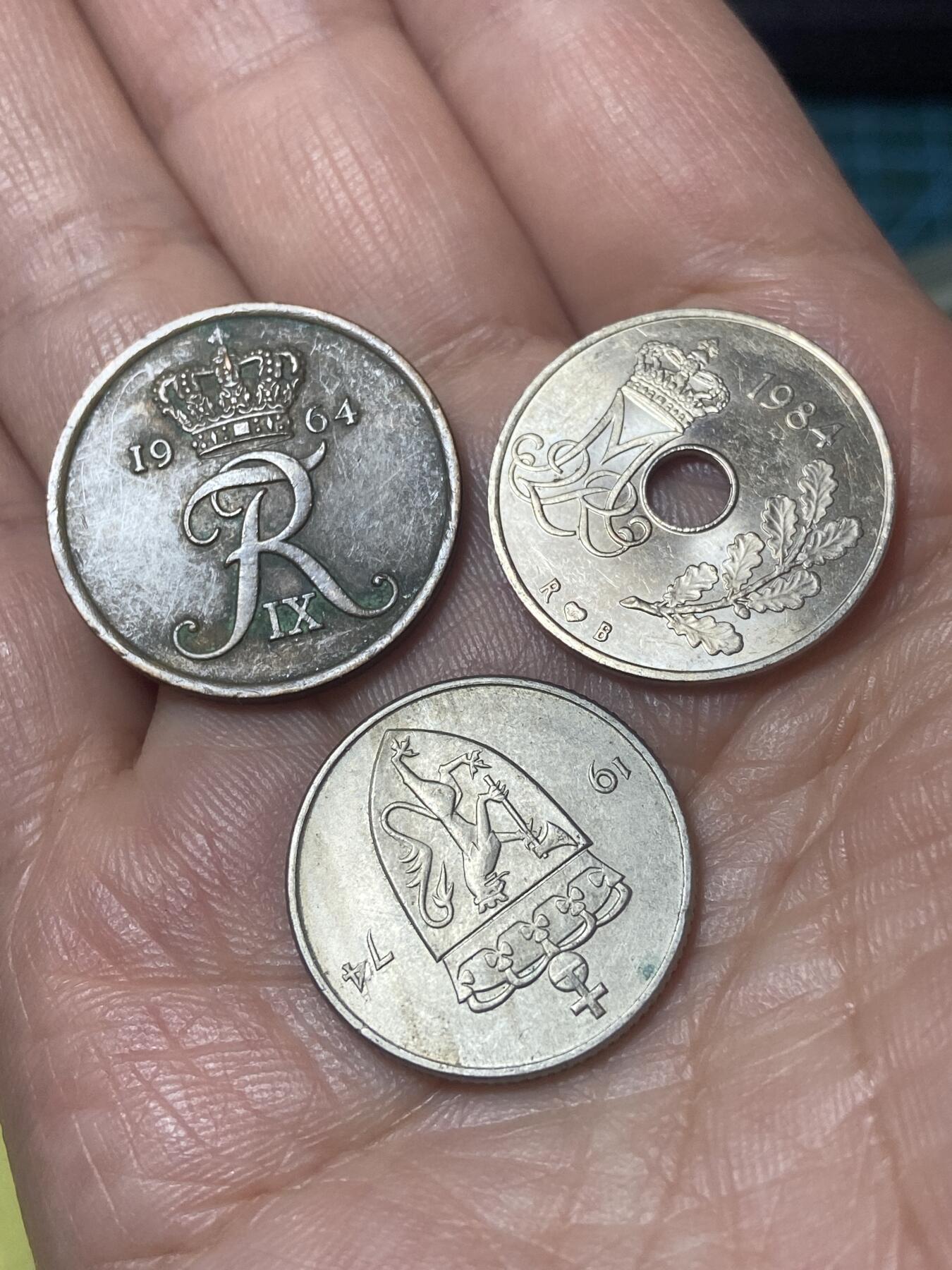 2026年第二十四场(总第一百九十三场）外国好品散币场(免佣金) 北欧各国散币3枚：丹麦🇩🇰1964年5欧尔，1984年25欧尔，挪威🇳🇴1974年50欧尔