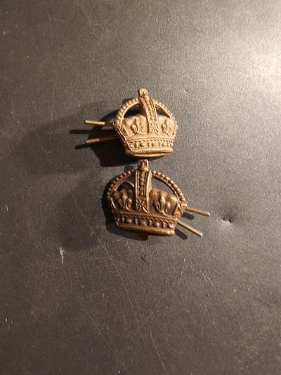 老王徽章第182期 - 英国军衔配饰一组     都铎王冠    一战时期
