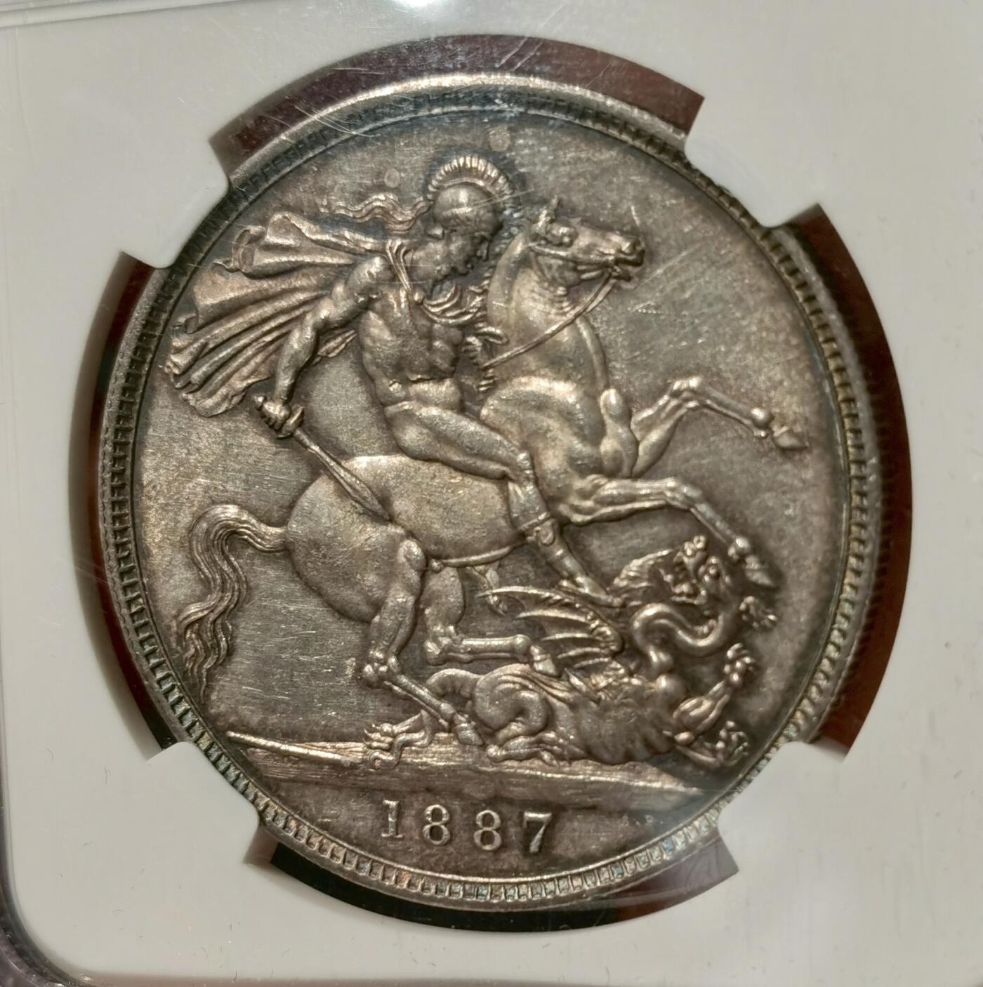 “福币呈祥”新年甄品场（直播拍卖）甄臻铺-世界币章拍卖（第50期），送拍享返佣金等优惠多多 NGC-MS62 英国 1887年 维多利亚一世女王高冠马剑克朗银币，包浆漂亮，深打极美品！