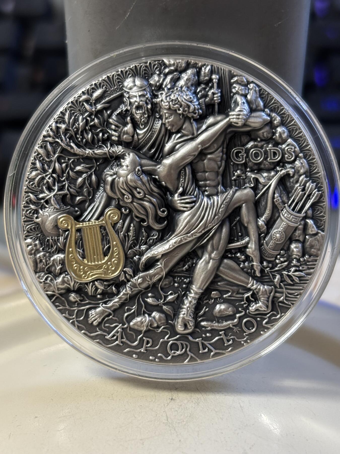 第191期拍卖 纽埃2020年发行众神系列爱乐之神太阳之子阿波罗2盎司高浮雕仿古镀金银币，999银，发行500枚