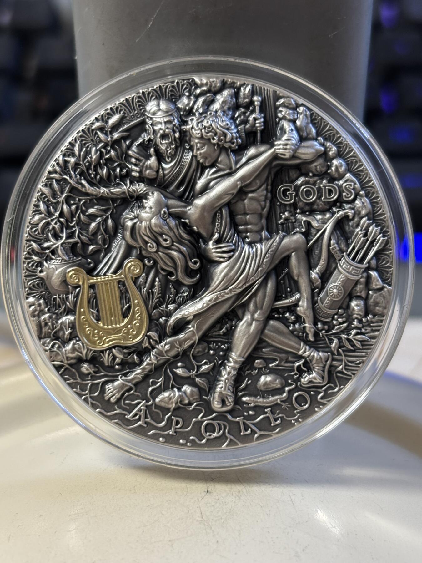第191期拍卖 纽埃2020年发行众神系列爱乐之神太阳之子阿波罗2盎司高浮雕仿古镀金银币，999银，发行500枚