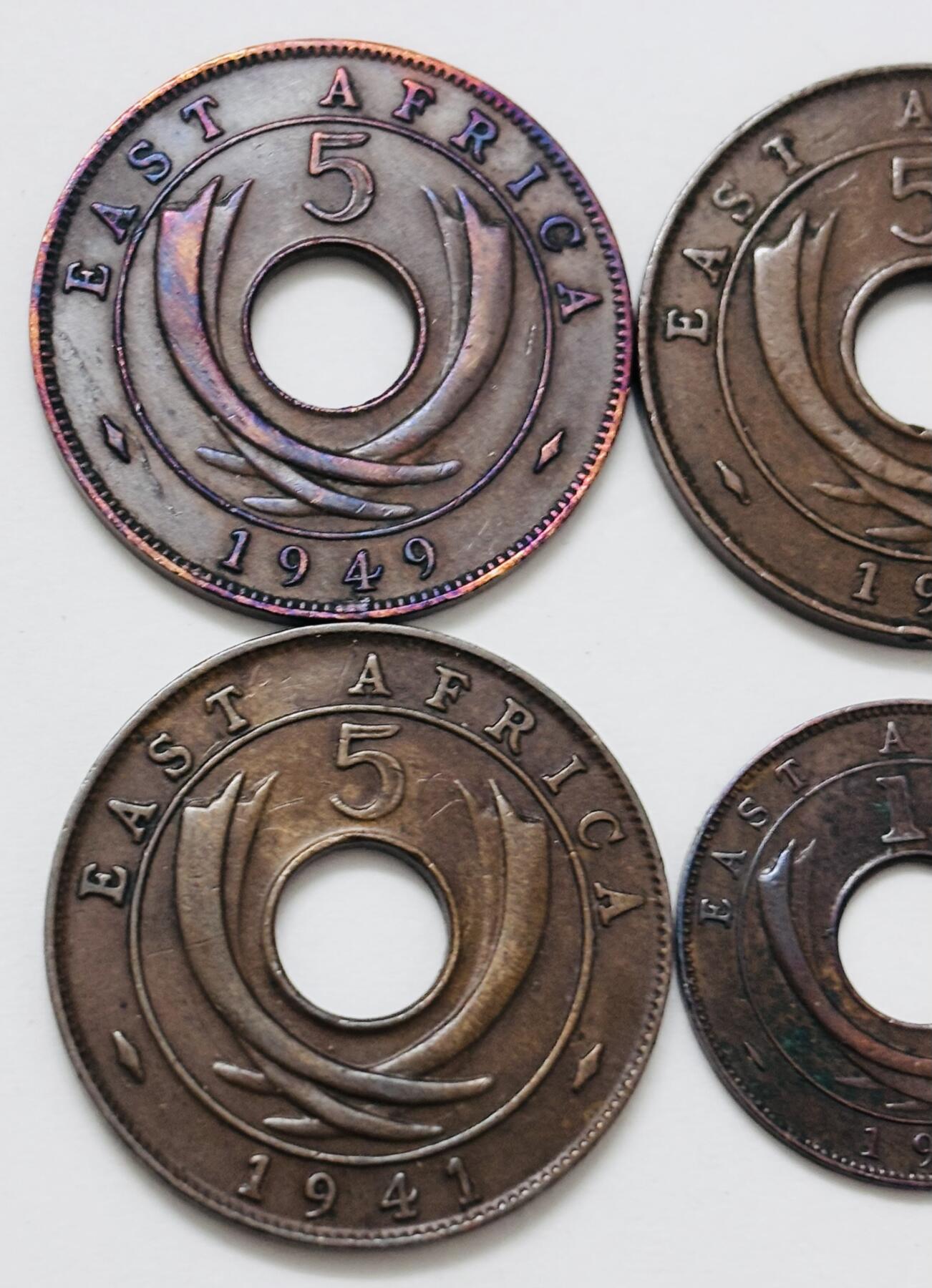 【金马踏春，泉马奔腾】2026 年新年贺岁场，（定于年初五接财神截拍）祝各位老板马到成功，马上有钱，愿岁岁平安喜乐顺遂 少见极美品 1941/49/51 年英属东非乔治五世 1-5 分铜币，三枚 I KN 版本，一枚带彩，细节看图