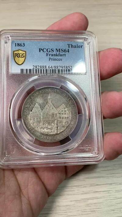 万国钱币拍卖第061期（马年首拍） PCGS MS64 1863年德国法兰克福王子会议1泰勒 经典法兰城景观品种 浓厚原味欧陆五彩覆盖 极其难得的收藏级状态