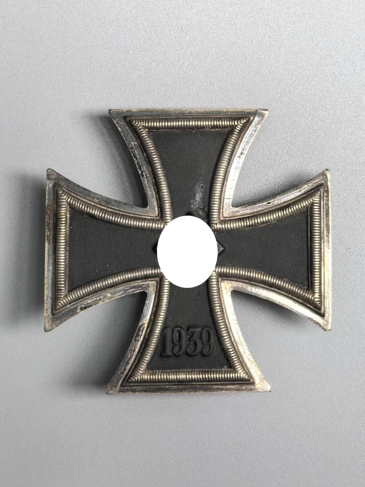 小驴勋章奖章收藏2月22日周日晚六点拍卖（珍爱和平，收藏战争，铭记历史，勿忘国耻，忠党爱国。有偿代拍，送拍规则在简介最后，参拍须阅读规则后再参拍，关系到运费包装发货时效真假辨别等关键信息，拍卖时不再发原图，看大图店主微信码在拍卖店铺介绍里） 得三EKI，铁质核心黑漆，杆内打20厂标