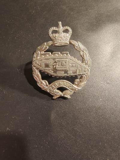 老王徽章第182期 - 英国皇家坦克团帽徽   女王时期