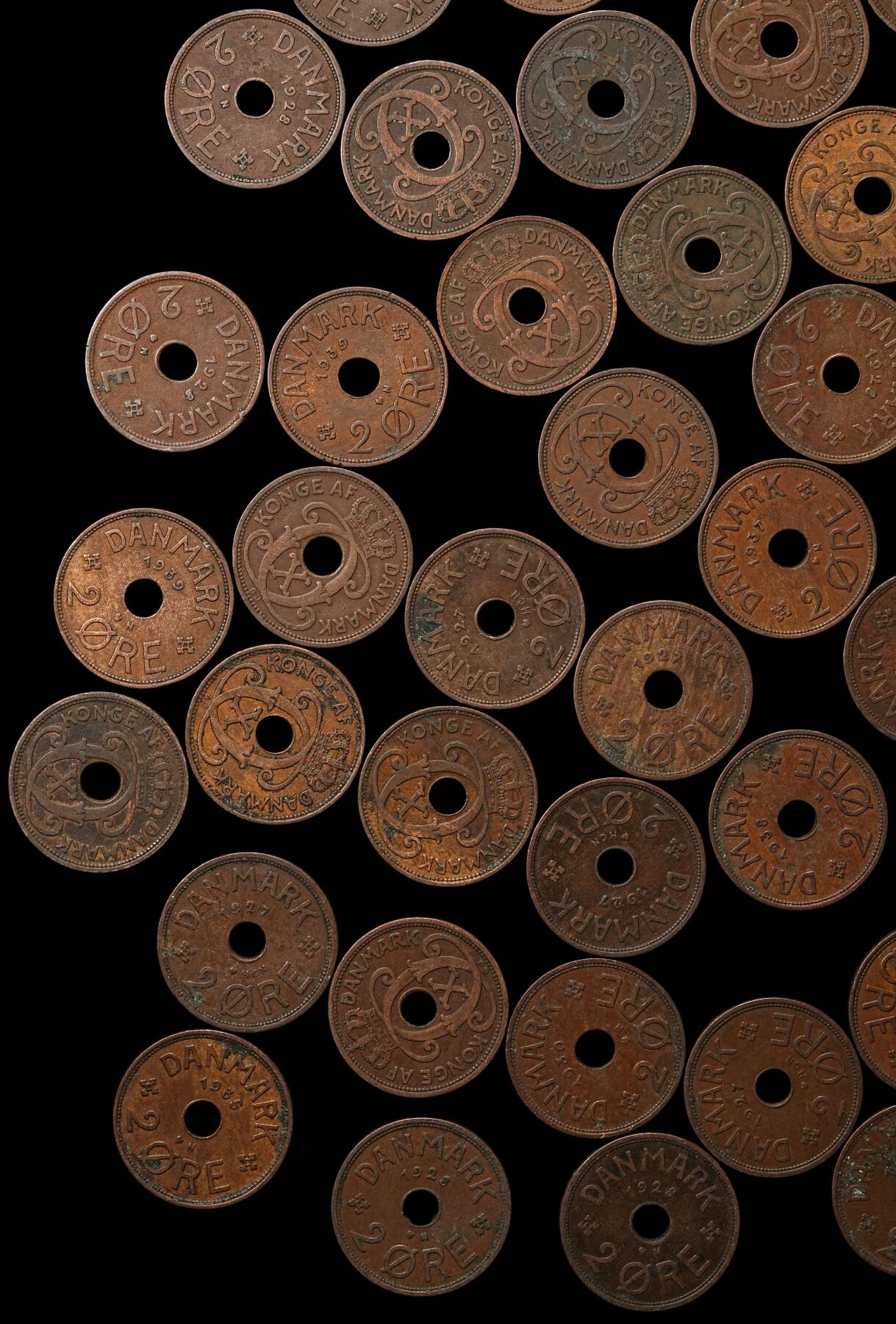 修遠堂世界钱币第105期，马年首拍 丹麦中孔2欧尔铜币50枚，1927-1940年