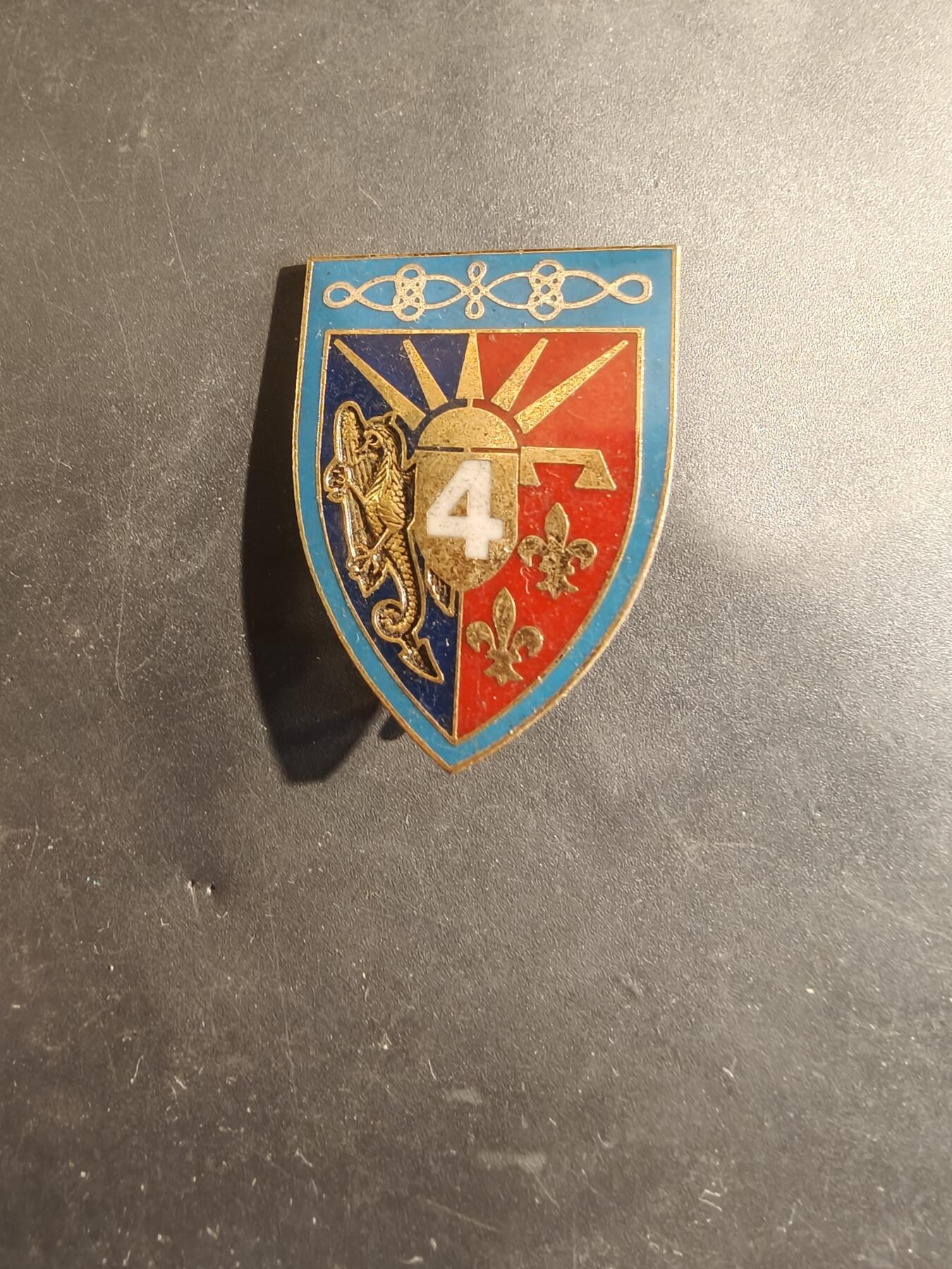 老王徽章第182期 法国陆军第4骠骑兵团证章