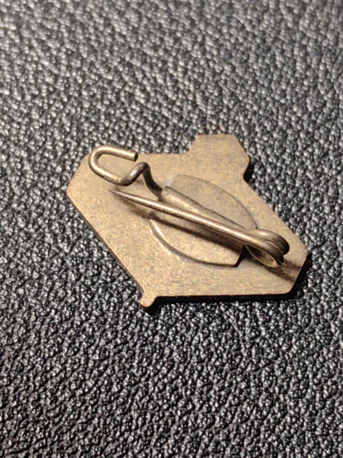 靖甫拍卖第四场 东德国营“进步”农业机械企业徽章 铜珐琅