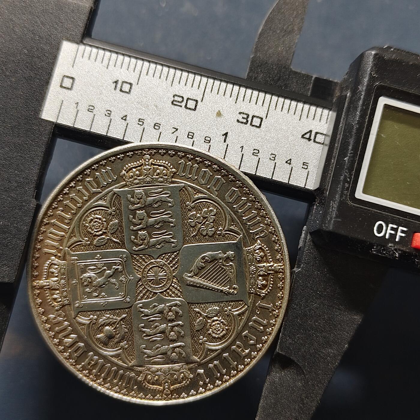 【全场包邮】纯粹捡漏拍503场 【银制】仿英国维多利亚女王哥特克朗精制银章【92.5%银】