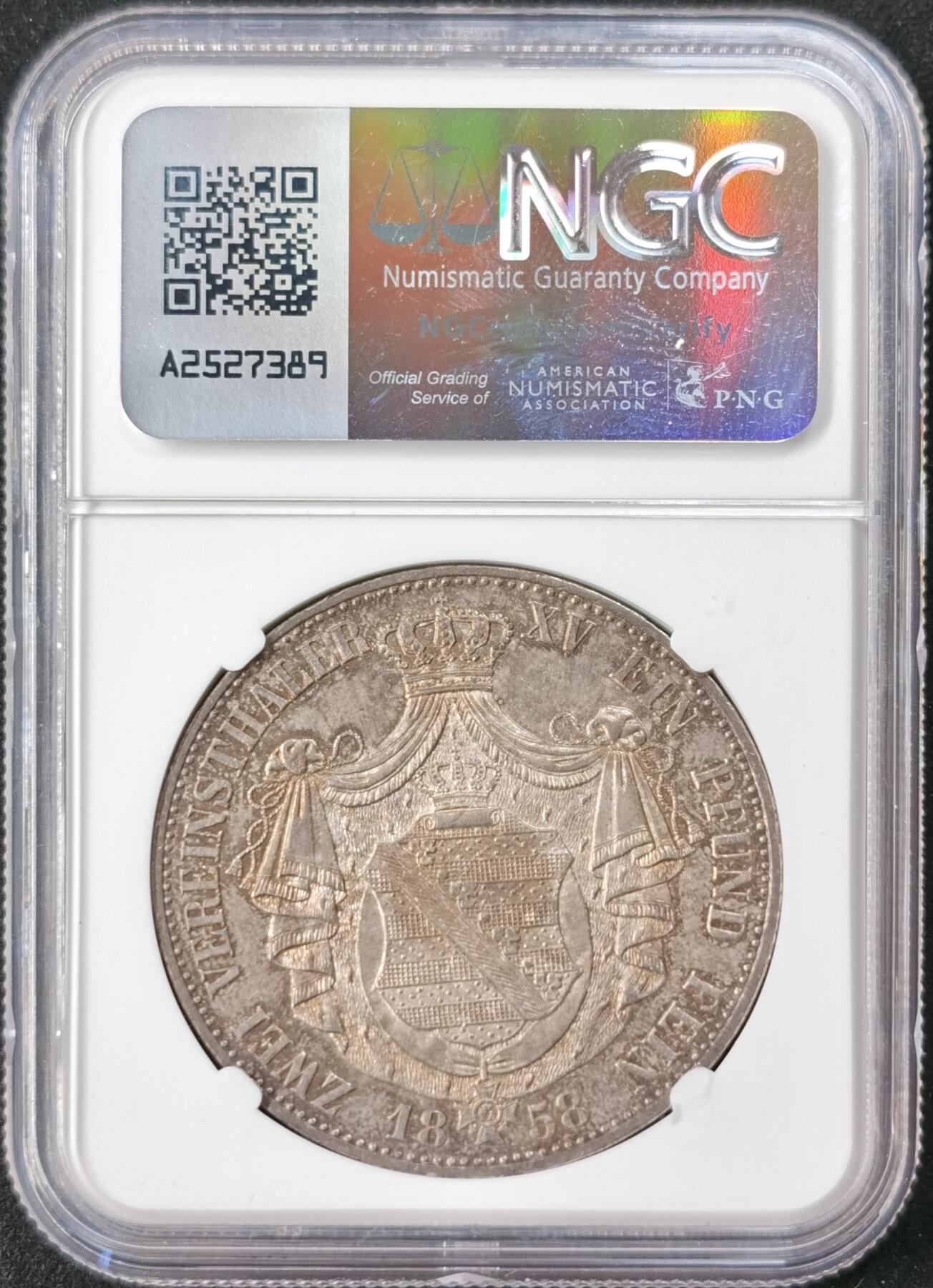 “福币呈祥”新年甄品场（直播拍卖）甄臻铺-世界币章拍卖（第50期），送拍享返佣金等优惠多多 NGC-AU58 1858年萨克森流通盾徽2泰勒 欧洲五彩老包浆 背面状态很好 重彩影响了评分 未流通的状态