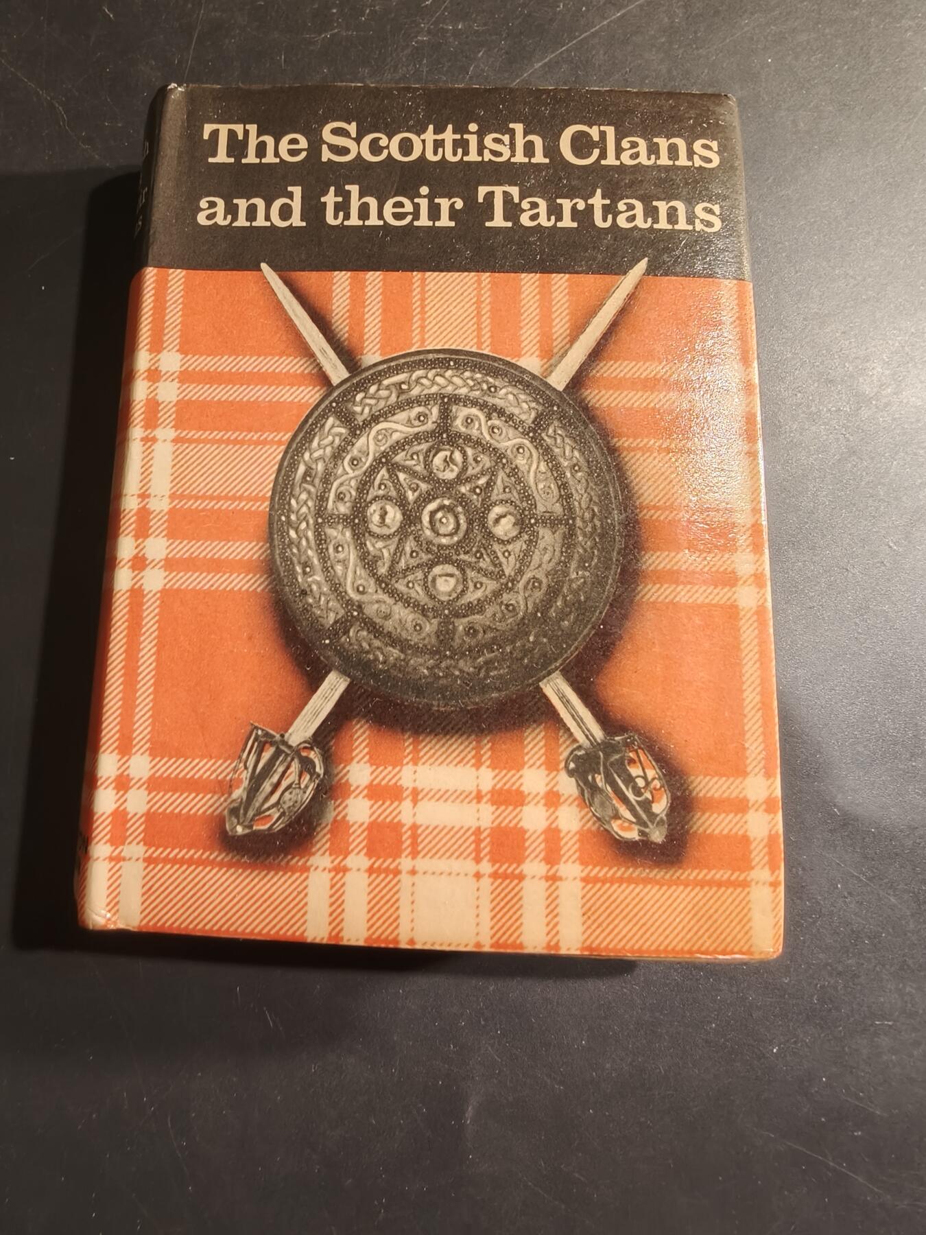 老王徽章第182期 《英国苏格兰各民族与格子布介绍》    100-200页厚度