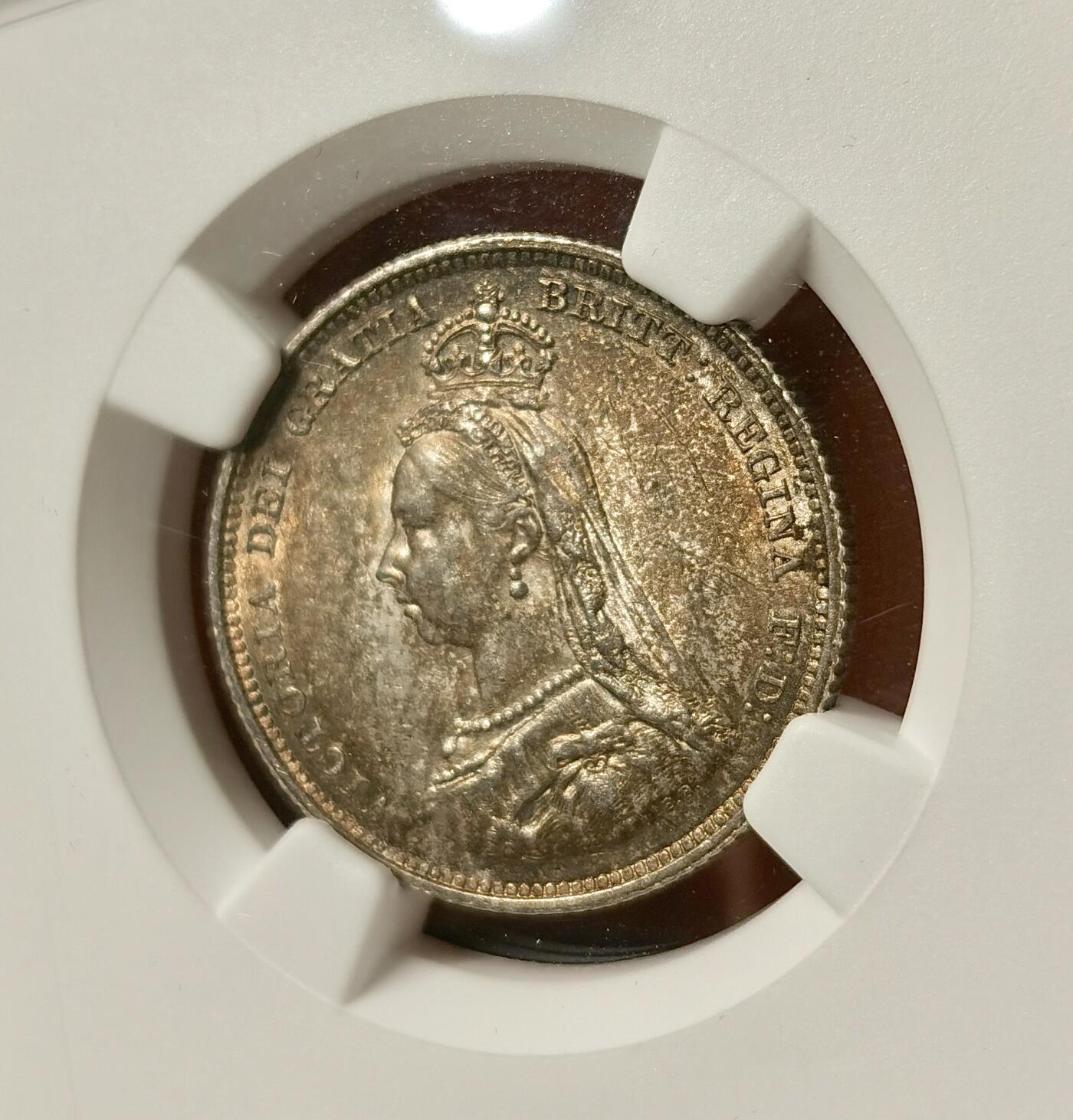 “福币呈祥”新年甄品场（直播拍卖）甄臻铺-世界币章拍卖（第50期），送拍享返佣金等优惠多多 NGC-MS65 英国 1887年 1S JUBILEE HEAD先令 银币 高冠维多利亚女王 双面淡彩金光充盈 深银包浆漂亮 难得高分