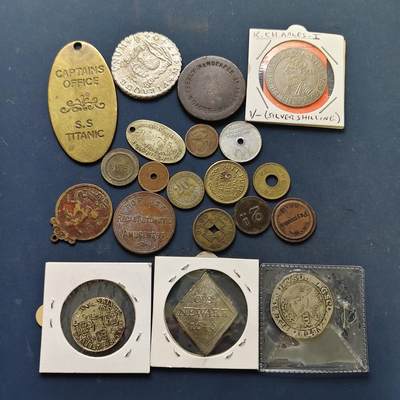 【全场包邮】纯粹捡漏拍502场 - 【自辨】世界各国各年份币章一组-含多枚英国早期钱币+地球双柱等