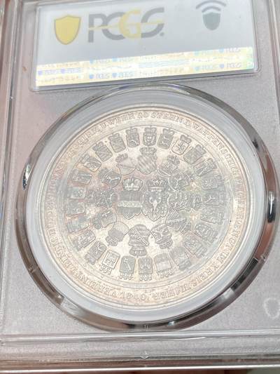 万国钱币拍卖第061期（马年首拍） PCGS SP61 1840年德国日耳曼英雄阿米尼乌斯战胜罗马军团纪念大银章 顶级欧陆浅淡彩虹彩均匀环绕 37个邦国盾徽环绕 PCGS唯一亚军分 40.87mm 21.86g 日耳曼部落切鲁斯克人军事领袖阿米尼乌斯在公元9年条顿堡森林战役中伏击全歼了罗马三个军团 是日耳曼民族历史上的重要英雄 21年昆克裸章成交价约合人民币一万元