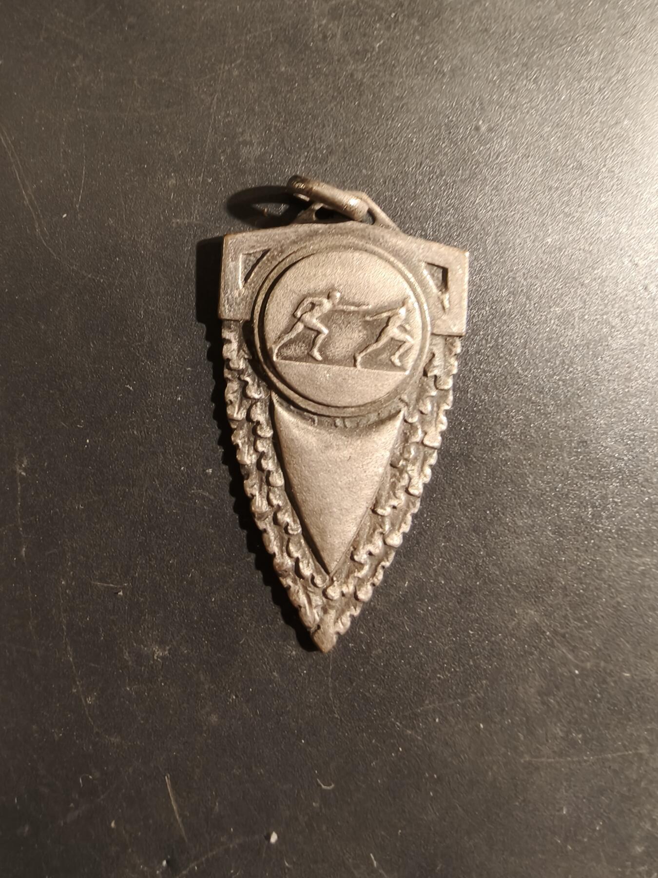 老王徽章第182期 法国接力赛纪念章