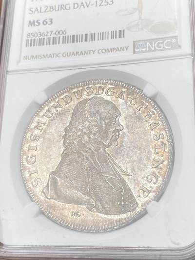 万国钱币拍卖第061期（马年首拍） NGC MS63 1760年神圣罗马帝国哈布斯堡领地-萨尔茨堡大主教区西吉斯蒙德三世·冯·施特拉滕巴赫 背面的圣鲁德贝尔特手持厄廷格圣母抱婴像 华丽的浅香槟金色倒影包浆极致美丽 NGC唯一亚军分更高分仅一枚 顶级收藏品质