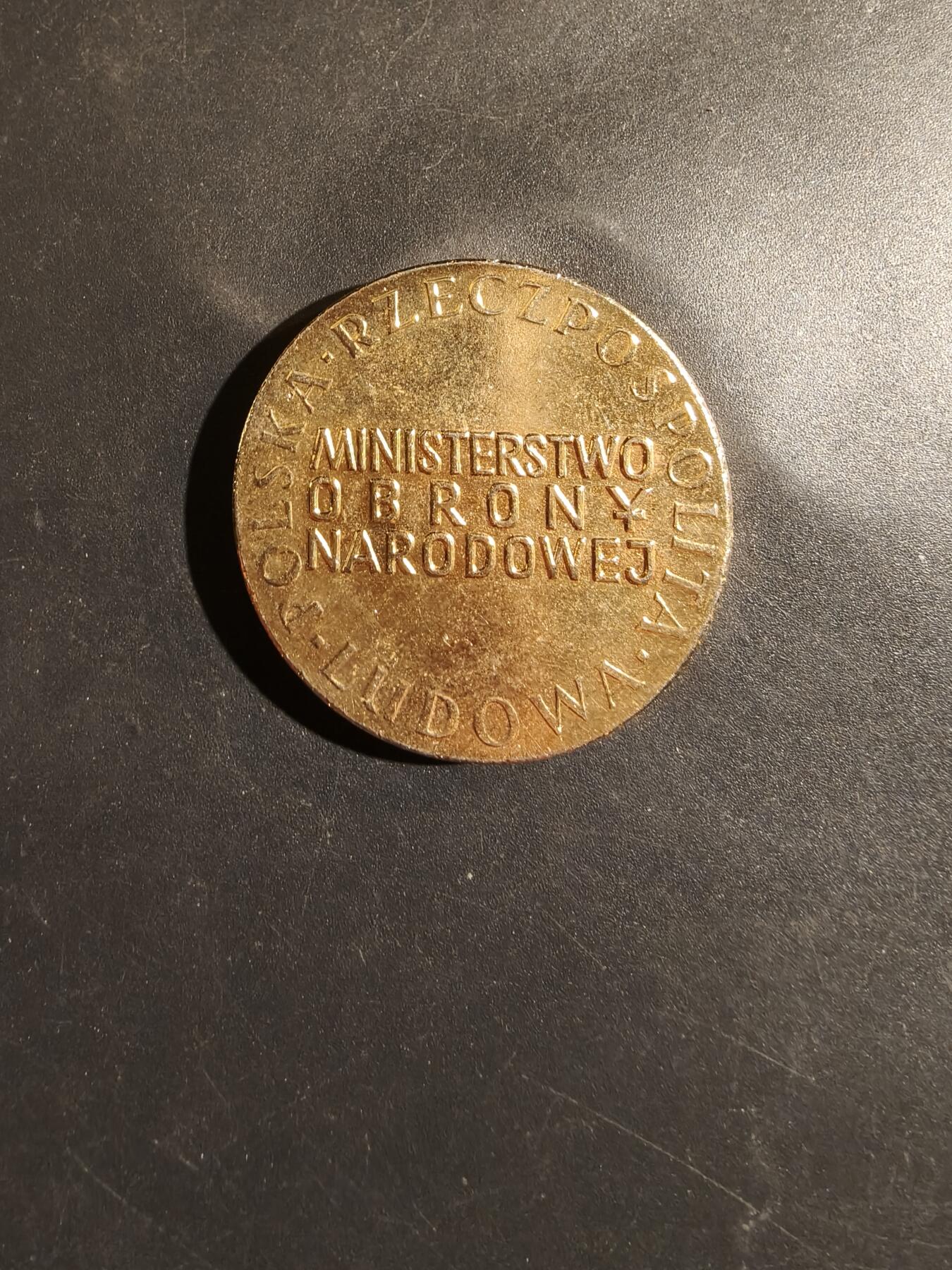 老王徽章第182期 波兰金级国防服役奖章   无上挂