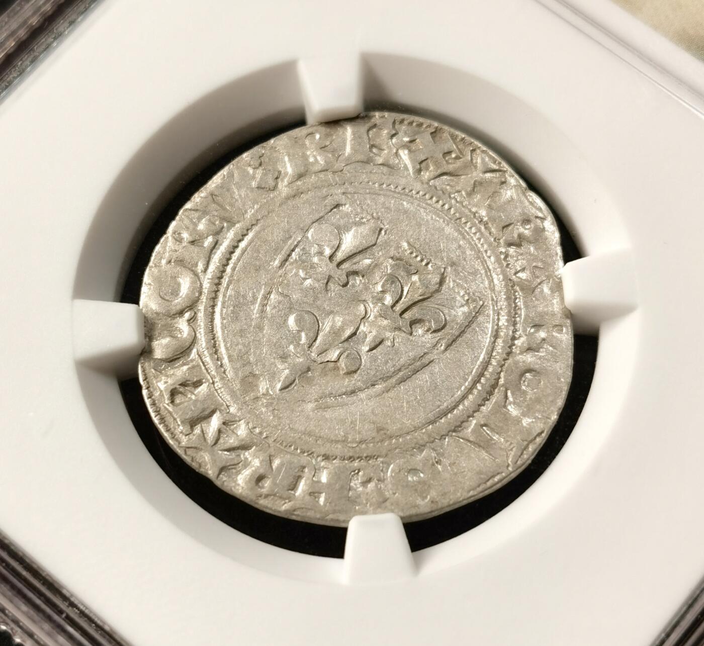 “福币呈祥”新年甄品场（直播拍卖）甄臻铺-世界币章拍卖（第50期），送拍享返佣金等优惠多多 NGC-AU58 中世纪法国查理六世打制银币，NGC中世纪特殊标签，疯王查理，百年战争期间，如此状态保存不易，非常罕见，麦稀奇目前出现的最高分，之前仅2次交易记录，最高的AU50落槌价超过1000元