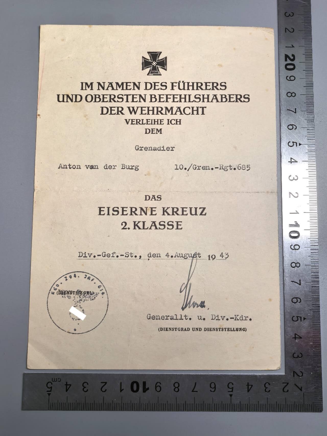 小驴勋章奖章收藏2月22日周日晚六点拍卖（珍爱和平，收藏战争，铭记历史，勿忘国耻，忠党爱国。有偿代拍，送拍规则在简介最后，参拍须阅读规则后再参拍，关系到运费包装发货时效真假辨别等关键信息，拍卖时不再发原图，看大图店主微信码在拍卖店铺介绍里） 43年EKII证书