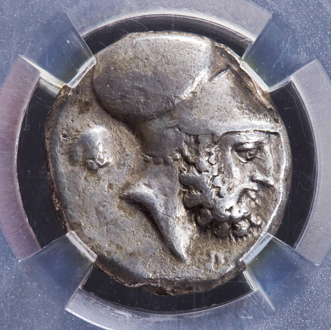 【俄甄集藏】马年新春第一拍 2026年(048)02-25星期三 晚 19:30 全场包邮 古希腊卢卡尼亚梅塔蓬城公元前340-前330年英雄留基伯斯1斯塔特1麦穗银币，TQG Ch XF(Str 4/5, Sur 4/5)，正面戴科林斯盔的建城英雄留基伯斯，背面一株大麦穗，麦叶上有狼牙棒，直径：20mm