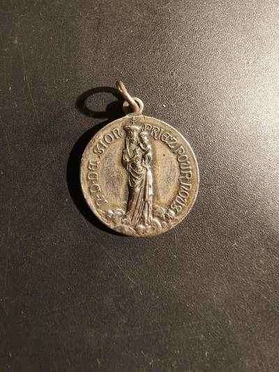 老王徽章第182期 - 法国天主教会圣母纪念章