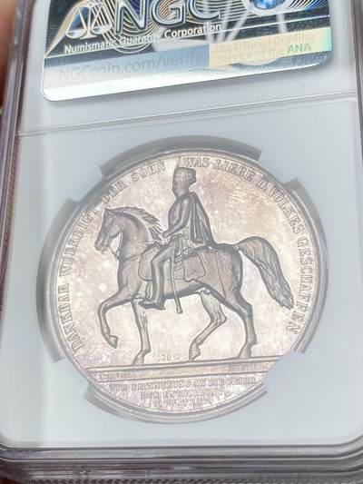万国钱币拍卖第061期（马年首拍） NGC MS65 1861年（后铸）德国汉诺威奥古斯特一世戎装铜像落成纪念大银章 顶级高分精制镜面高浮雕1000银淡彩环绕 即便后铸也是极其难得的收藏品质