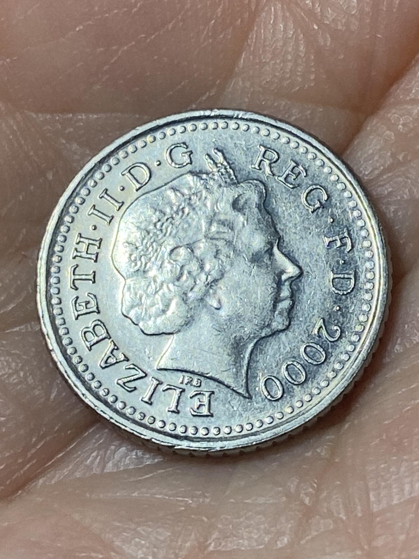 2026年第二十四场(总第一百九十三场）外国好品散币场(免佣金) 英国🇬🇧2000年5便士(伊丽莎白二世老年第一套，冠蓟版)