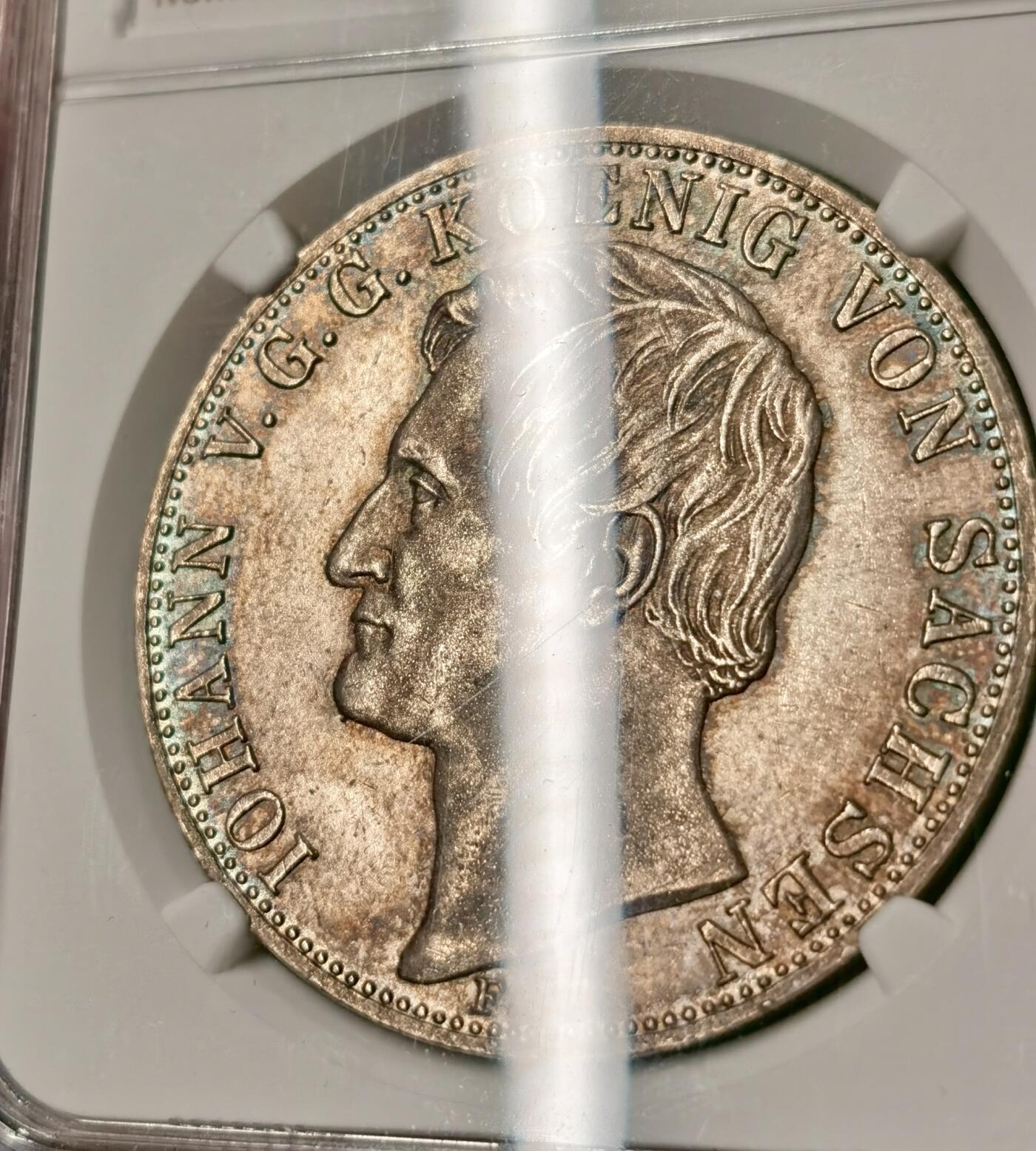 “福币呈祥”新年甄品场（直播拍卖）甄臻铺-世界币章拍卖（第50期），送拍享返佣金等优惠多多 NGC-AU58 1858年萨克森流通盾徽2泰勒 欧洲五彩老包浆 背面状态很好 重彩影响了评分 未流通的状态