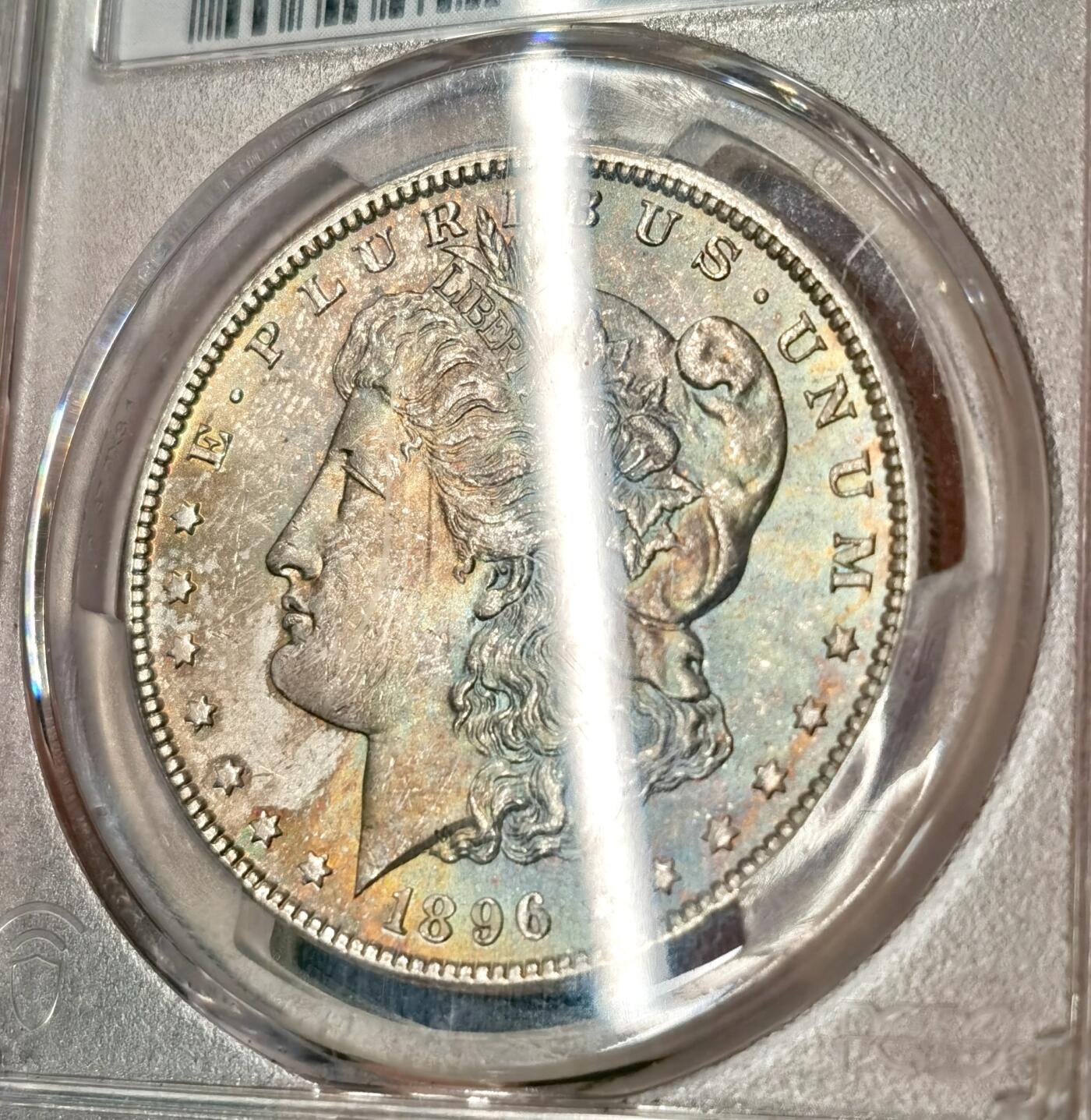 “福币呈祥”新年甄品场（直播拍卖）甄臻铺-世界币章拍卖（第50期），送拍享返佣金等优惠多多 PCGS-MS64 美国 1896年 摩根 银币 正面彩虹五彩包浆 背面环彩带银霜