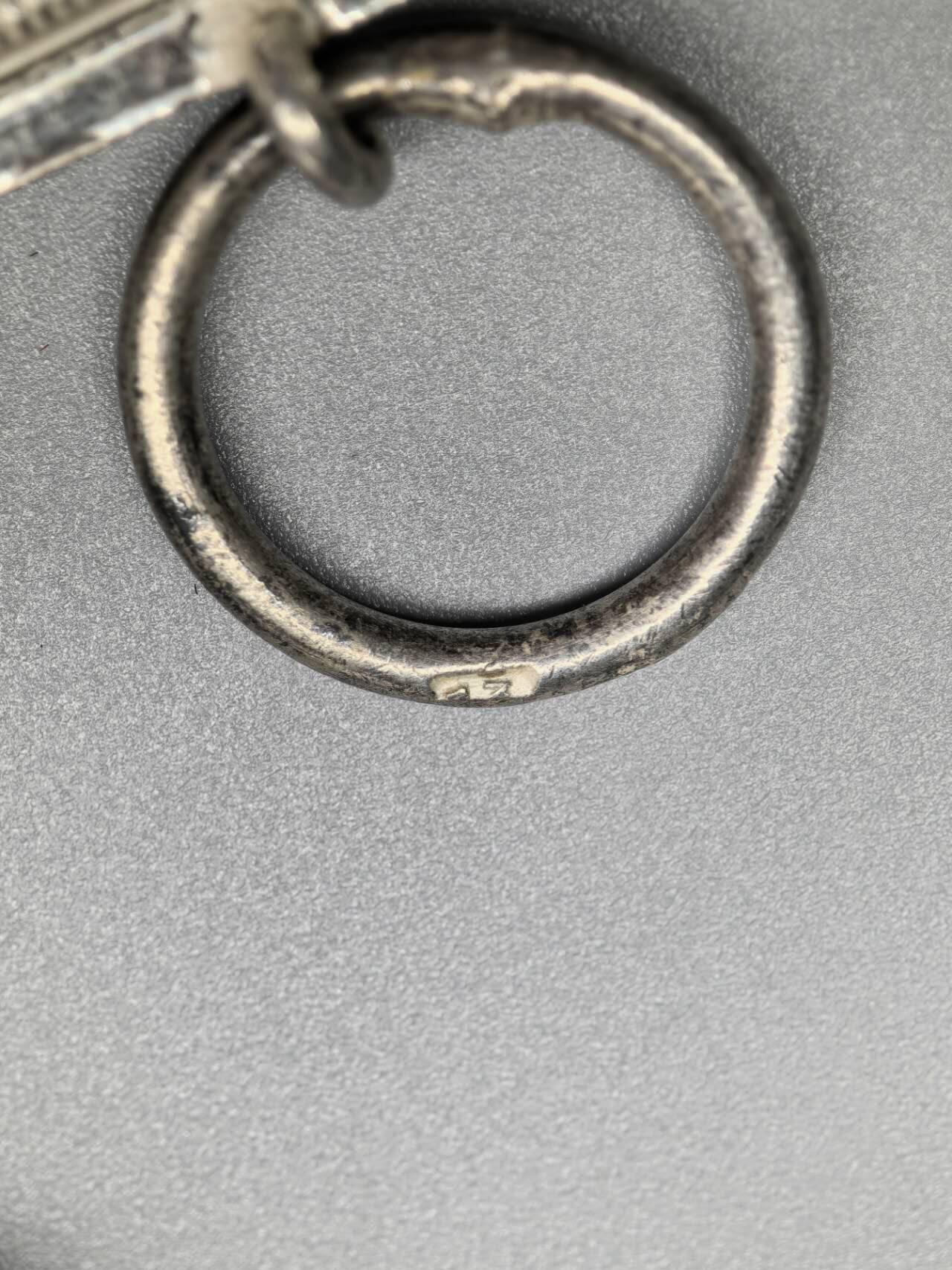 小驴勋章奖章收藏2月22日周日晚六点拍卖（珍爱和平，收藏战争，铭记历史，勿忘国耻，忠党爱国。有偿代拍，送拍规则在简介最后，参拍须阅读规则后再参拍，关系到运费包装发货时效真假辨别等关键信息，拍卖时不再发原图，看大图店主微信码在拍卖店铺介绍里） 得三EKII，铁质核心黑漆，环打13厂标，白油框，漆面轻微佩戴痕迹