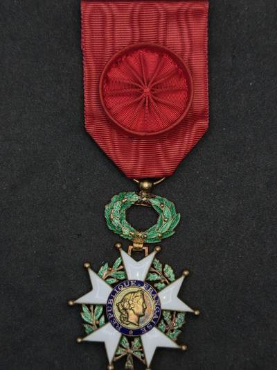 凯旋世界勋赏（第22期新年大拍）（欢迎送拍）（对拍品有疑问请询问客服，不接受到手刀，出价默认拍品品相。请认真阅读拍卖规则！出价默认已认可！）（收到货请录制开箱视频，无视频概不处理问题。） - 四共军官级荣誉军团勋章 银质