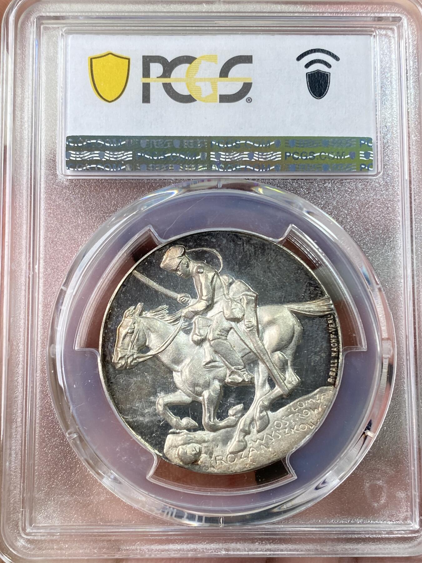 万国钱币拍卖第061期（马年首拍） PCGS SP65 1915年德国一战期间马克思·卡尔·冯·加尔维茨将军纪念银章 来自拉尔夫·提图斯名家一战藏品 绝美晚霞彩包浆裹身 背面勇士一骑当千的气质跃然章面 值得一提的是曼施坦因一战期间被任命为第十集团军助理总参谋长就是在加尔维茨将军麾下