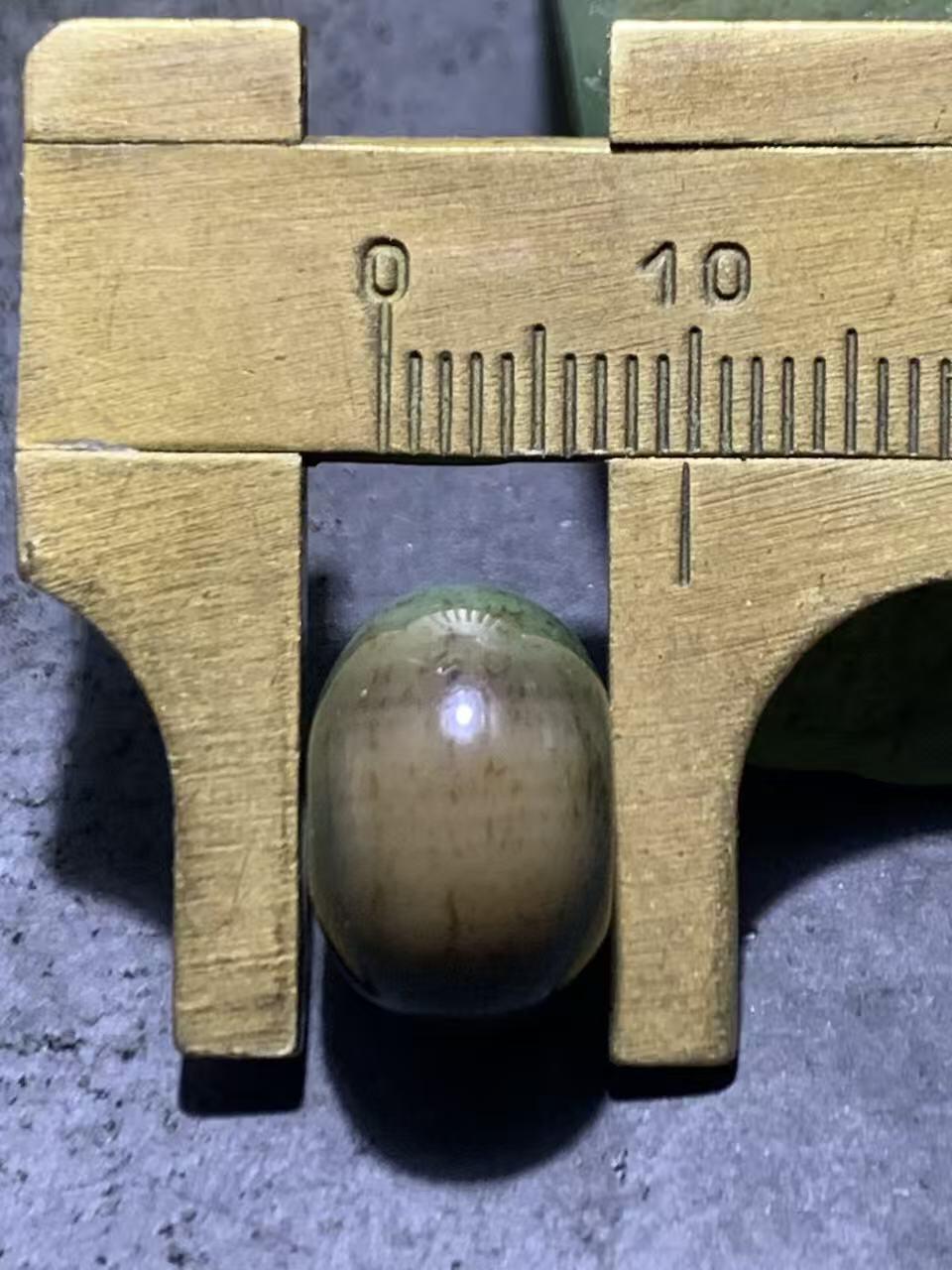 缠丝玛瑙算盘珠1颗，